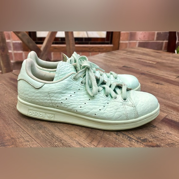Men’s Adidas Stan Smith sneakers - Mint green crocodile embossed size men's US 7 - Picture 1 of 8